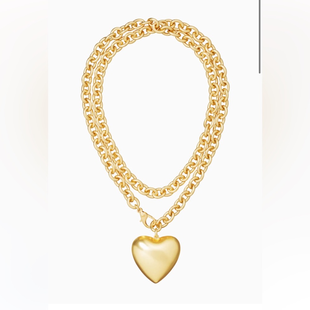 NWOT Gold Heart Pendant Necklace. Gold tone brass chain necklace & heart pendant